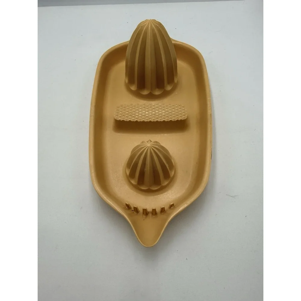 Hutzler Citrus Juicer Manual Tan 11.5in Good Vintage 1970 Item 55 Dual Reamer